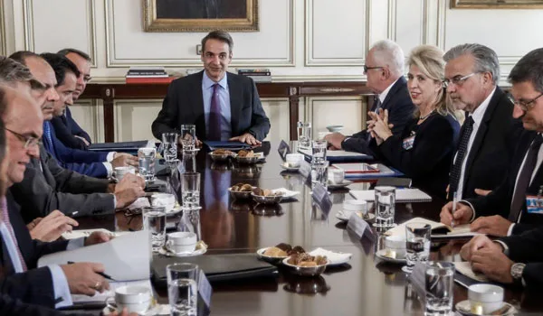 Δέσμευση τραπεζών σε Μητσοτάκη για επανεξέταση των χρεώσεων