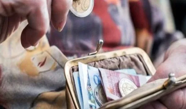 Συντάξεις: Ποιά ταμεία πληρώνουν σήμερα – Πότε θα γίνει η καταβολή των επικουρικών