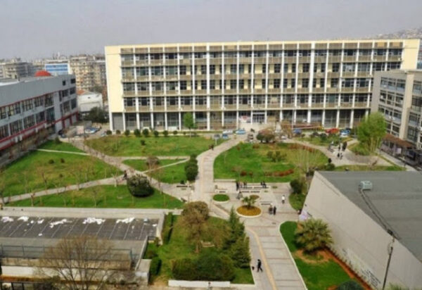 Φοιτητές ζητούν δωρεάν σίτιση για όλους και δημόσια διαχείριση της φοιτητικής λέσχης του ΑΠΘ