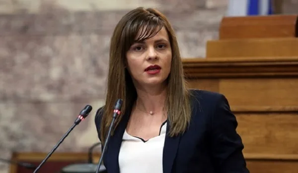 Αχτσιόγλου: Μεγάλο ρίσκο το άνοιγμα των σχολείων για λίγες μέρες