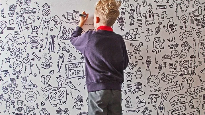 Εννιάχρονος «μουτζούρωνε» στην τάξη και τώρα διακοσμεί εστιατόριο