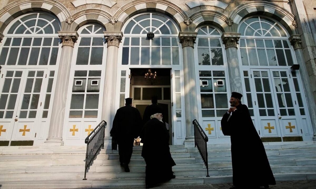 Κυβέρνηση σε εκκλησία: Ο νόμος είναι ο ίδιος για όλους