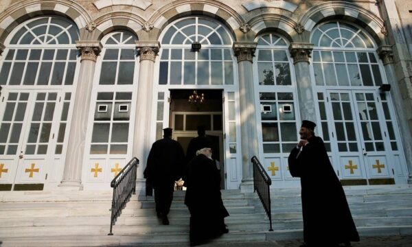 Κορονοϊός – κωδικός 13033: Τι στέλνετε για να πάτε εκκλησία τα Χριστούγεννα