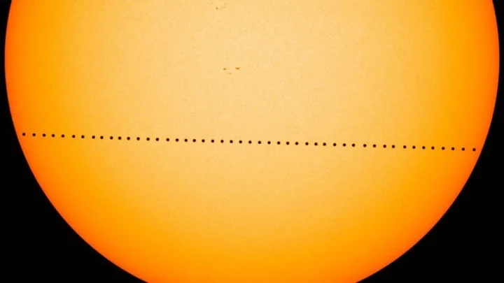 Σήμερα η διάβαση του Ερμή μπροστά από τον Ήλιο – Θα είναι ορατή και από την Ελλάδα