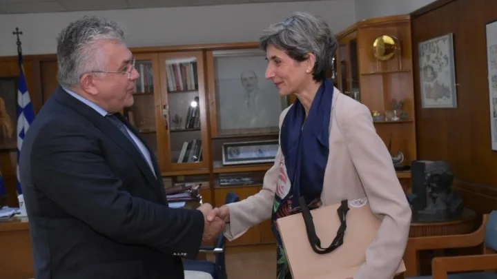 Συνάντηση του πρύτανη ΑΠΘ με την πρέσβειρα της Μεγάλης Βρετανίας