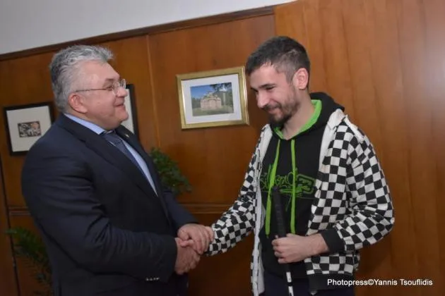 Συνάντηση του Πρύτανη του ΑΠΘ με τον φοιτητή χωρίς όραση που αρίστευσε στο Τμήμα Φυσικής