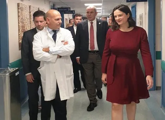 Η ηγεσία του Υπουργείου Παιδείας και Θρησκευμάτων στα Πανεπιστημιακά Νοσοκομεία Αρεταίειο και Αιγινήτειο