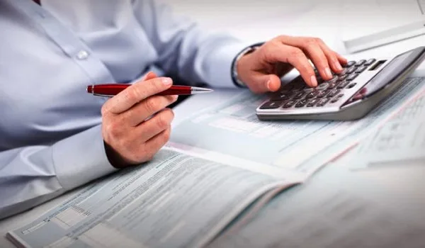 Έρχονται ραβασάκια με χαράτσια του 2013 σε 80.000 μισθωτούς και συνταξιούχους