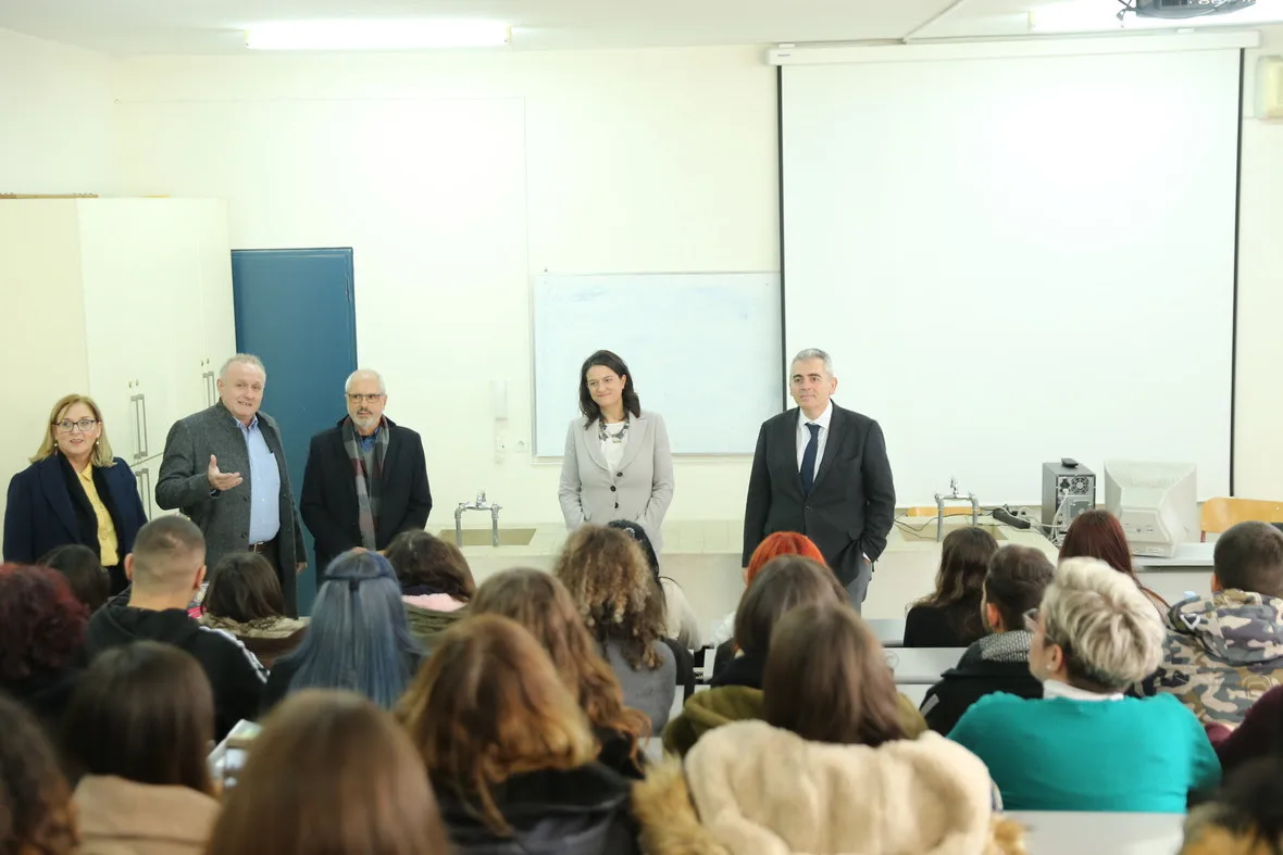 Ν. Κεραμέως σε Λάρισα – Καρδίτσα: Συνομιλίες με δασκάλους, καθηγητές, μαθητές, φοιτητές και γονείς