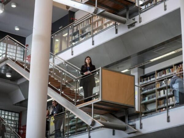 Ξενάγηση στη βιβλιοθήκη της Φιλοσοφικής Σχολής Αθηνών