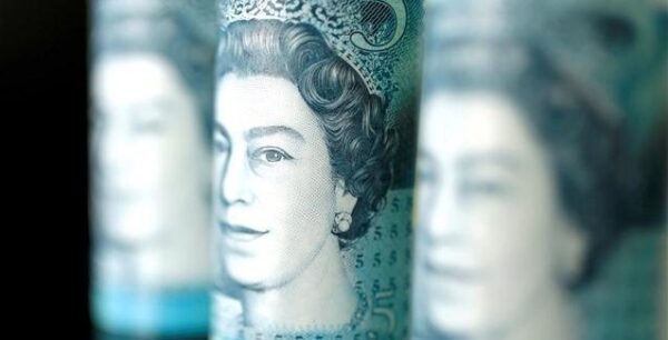 Σε τροχιά απογείωσης η στερλίνα