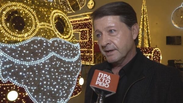 Ο Έλληνας που ανάβει τα χριστουγεννιάτικα φώτα σε πόλεις 80 χωρών