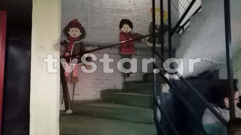 Τριτοκοσμικές συνθήκες στη Χαλκίδα: Παιδιά δημοτικού κάνουν μάθημα σε πολυκατοικία