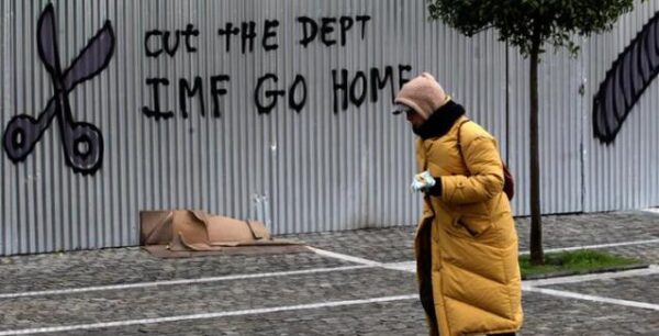 Handelsblatt: Θετικό μήνυμα για την Ελλάδα η αποχώρηση του ΔΝΤ