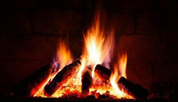 «Άκρως επικίνδυνο για την υγεία το τζάκι»