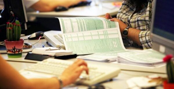 Αυτές είναι οι νέες εισφορές στα «μπλοκάκια», «μαχαίρι» στην απόδειξη δαπάνης