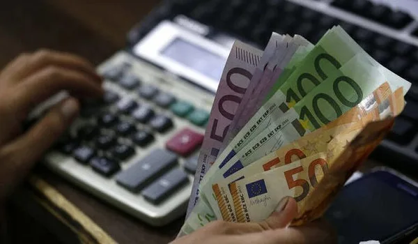 Τελειώνει η εισφορά αλληλεγγύης, έρχεται και μείωση ασφαλιστικών εισφορών