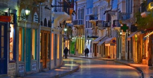 Βακάκης: Σε 4 νησιά ανοιχτά καταστήματα όλες τις Κυριακές