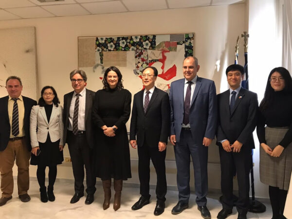 Η πολιτική ηγεσία του ΥΠΑΙΘ με αντιπροσωπεία του Υπουργείου Παιδείας της Κίνας