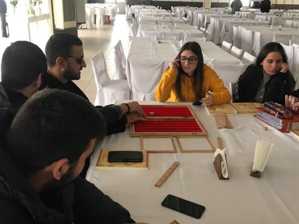 Κύπρος: Μαθητές έφτιαξαν τάβλι για τυφλούς