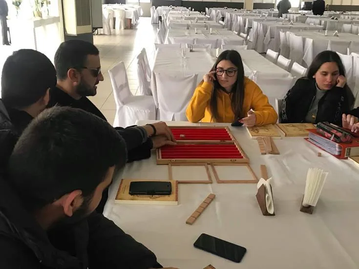 Κύπρος: Μαθητές έφτιαξαν τάβλι για τυφλούς