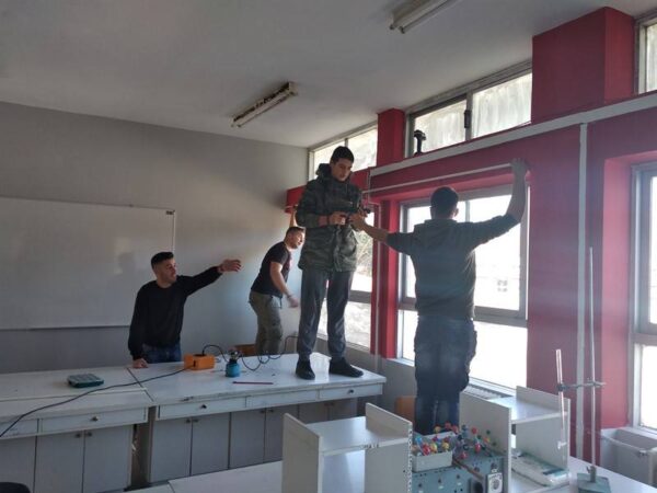 Μαθητές του Λυκείου Θουρίας περιποιήθηκαν το σχολείο τους