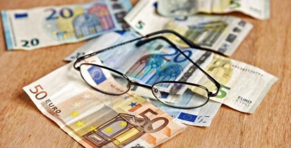 Ερχονται τα αναδρομικά: Ποιοί συνταξιούχοι θα πάρουν έως 1.764 ευρώ τον Απρίλιο