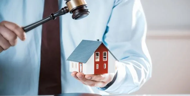 Πλειστηριασμοί: Στην «τσιμπίδα» οι κακοπληρωτές – Στο σφυρί χιλιάδες ακίνητα