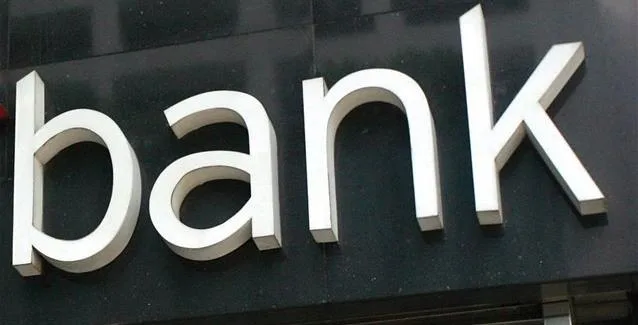 Moody’s: Η αύξηση των καταθέσεων στις ελληνικές τράπεζες περιορίζει την πίεση στην κερδοφορία τους λόγω του κορονοϊού