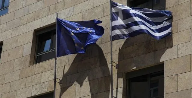 Τα δύο σενάρια για τη βιωσιμότητα του χρέους