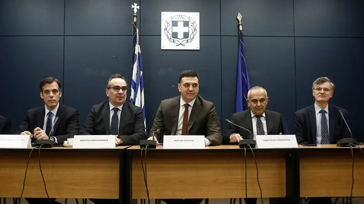 Κοροναϊός: Τα 3 έκτακτα μέτρα στην Ελλάδα – Τι λένε οι γιατροί