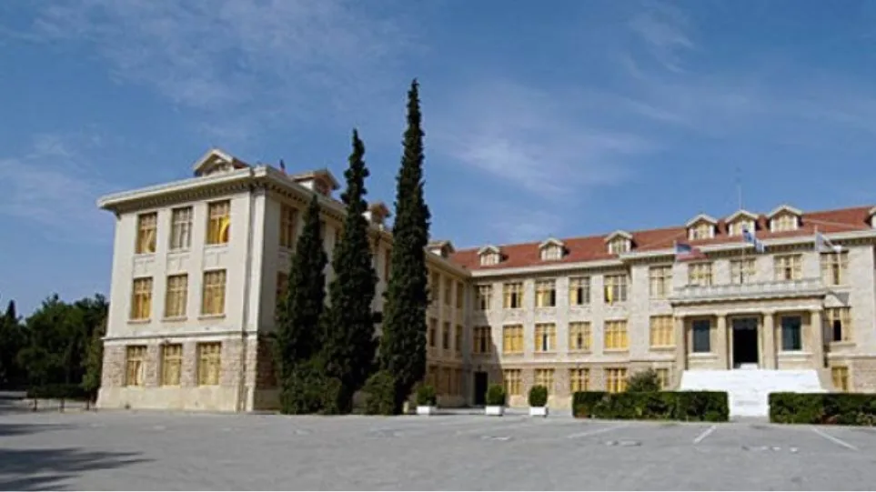 Κορoνοϊός: Τι θα γίνει με τους μαθητές του Κολλεγίου που επιστρέφουν από το Λονδίνο