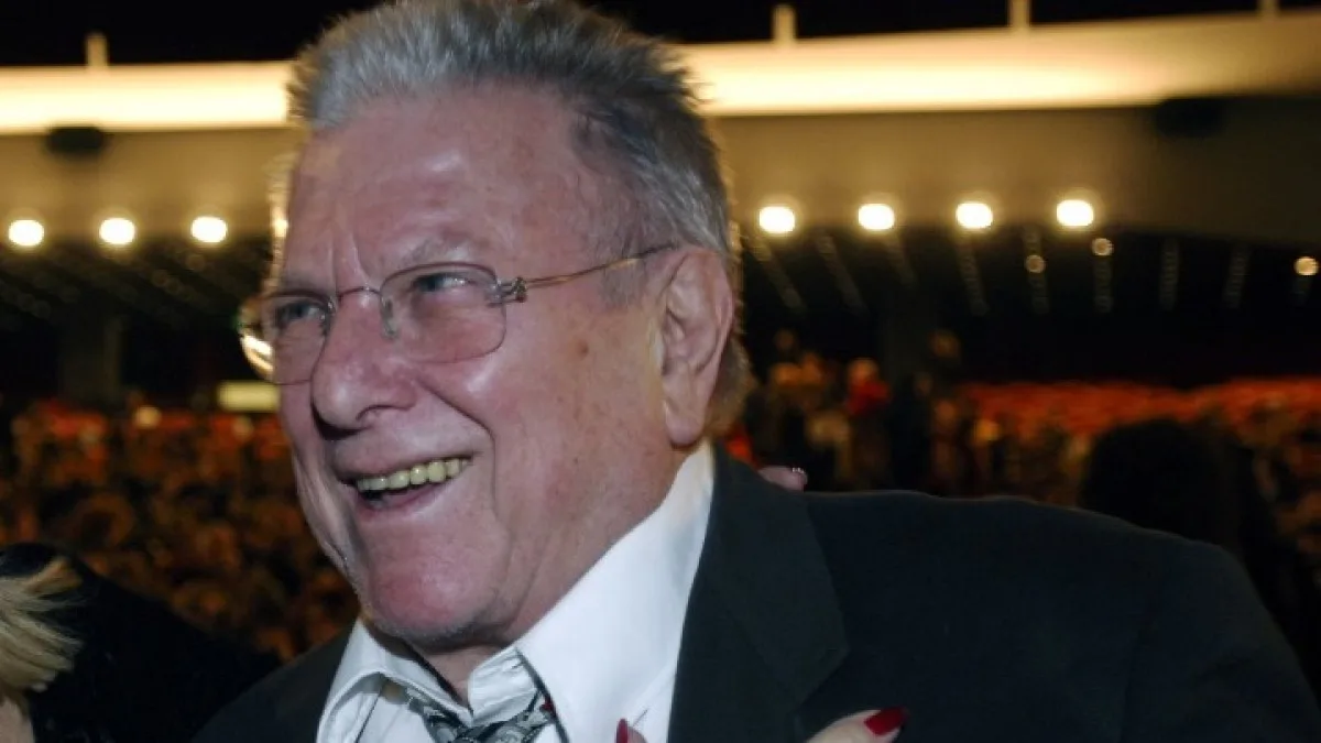 Πέθανε ο Κώστας Βουτσάς