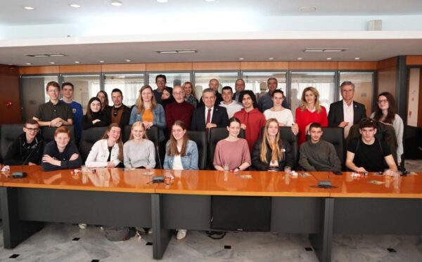 Στο Δημαρχείο Ιλίου μαθητές και εκπαιδευτικοί από την Ολλανδία