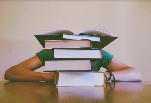 Αναπληρωτές: «Το Υπουργείο δεν ενδιαφέρεται να πάρει τα αναγκαία μέτρα για το άνοιγμα των σχολείων»