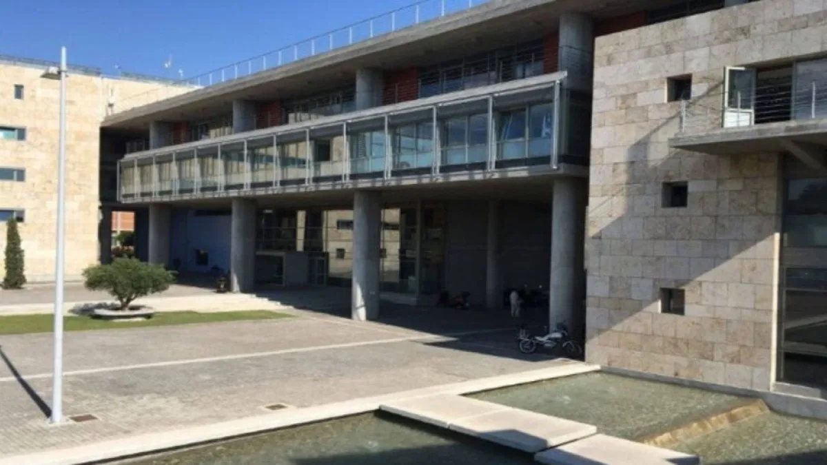 Θεσσαλονίκη: Διαμαρτυρία γονέων του σχολείου της Κλεάνθους στο δημοτικό συμβούλιο