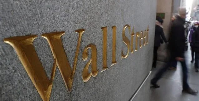 Προσοχή στα μηνύματα που εκπέμπει η Wall Street