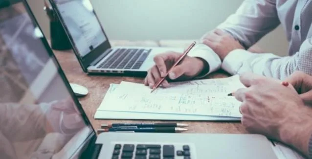 ΑΑΔΕ: Οι ΚΑΔ που υπάγονται στην παράταση καταβολής βεβαιωμένων οφειλών και ΦΠΑ