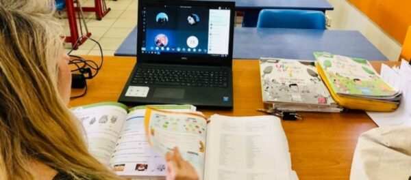 Εκπαιδευτικοί: Να σταματήσουν τώρα οι πιέσεις για την εξ αποστάσεως «εκπαίδευση»!