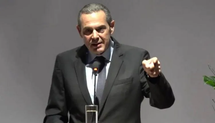 Καμμένος σε Κεραμέως: Δεν είναι λογικό να παραμένουν τα σχολεία ανοιχτά