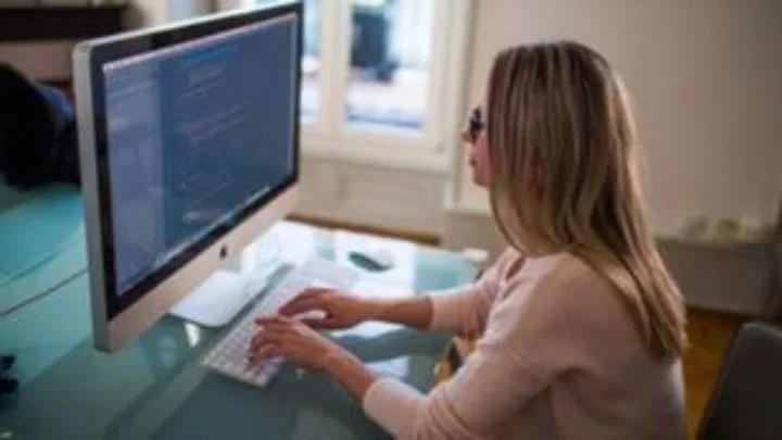 Κορονοϊός: Γραμμές βοήθειας μέσω τηλεφώνου και Skype για ψυχοκοινωνική υποστήριξη