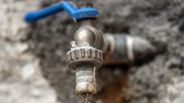 Πρέπει να πίνετε νερό κάθε πρωί με άδειο στομάχι;