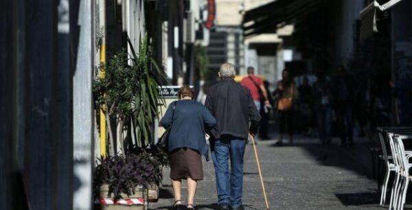 Ποιές θα είναι οι συντάξεις των ελεύθερων επαγγελματιών με τις νέες εισφορές