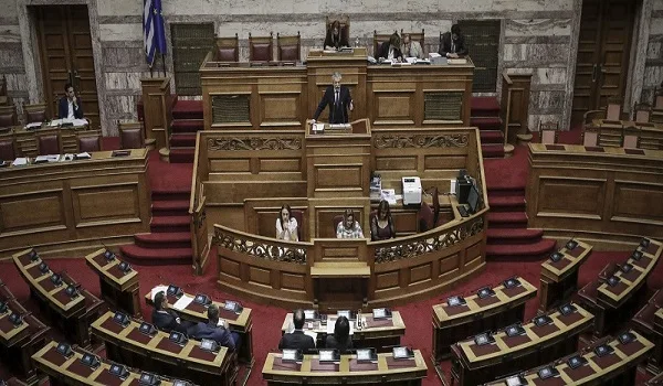 Βουλή: Κατατέθηκε ο συμπληρωματικός προϋπολογισμός – Επιπλέον 5 δισ. ευρώ για τα έκτακτα μέτρα