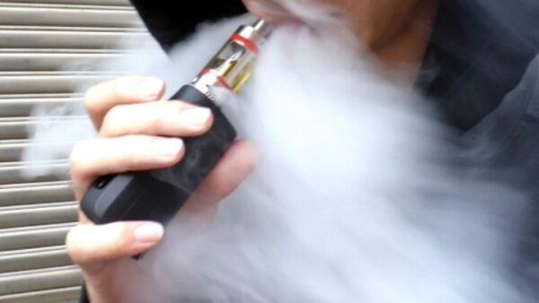 Covid-19: Περιορισμοί στην πώληση υποκατάστατων νικοτίνης στη Γαλλία