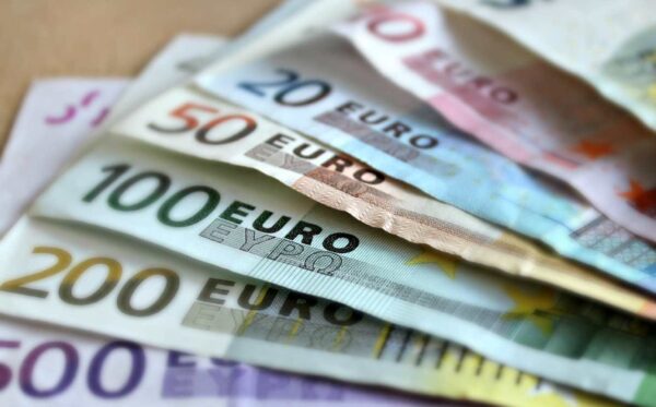 Επίδομα 400 ευρώ: Έκτακτη οικονομική ενίσχυση σε 155.000 μακροχρόνια ανέργους