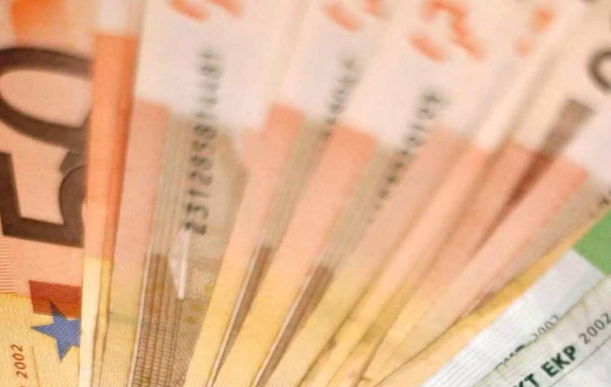 Επίδομα 800 ευρώ στους λογαριασμούς επιπλέον 100.313 δικαιούχων