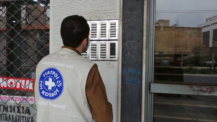 Ηλικιωμένοι αντιμέτωποι με τη μοναξιά εν μέσω πανδημίας – Η παρέμβαση των «Γιατρών του Κόσμου»