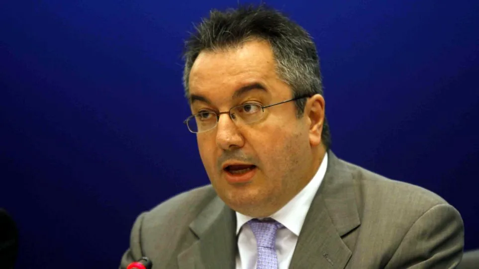 Μόσιαλος: Γιατί θα είναι επικίνδυνο να ξεφύγει το νέο στέλεχος του κορονοϊού