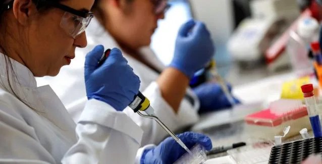 ΠΟΥ: Πλήττονται και οι νέοι από τον κορωνοϊό